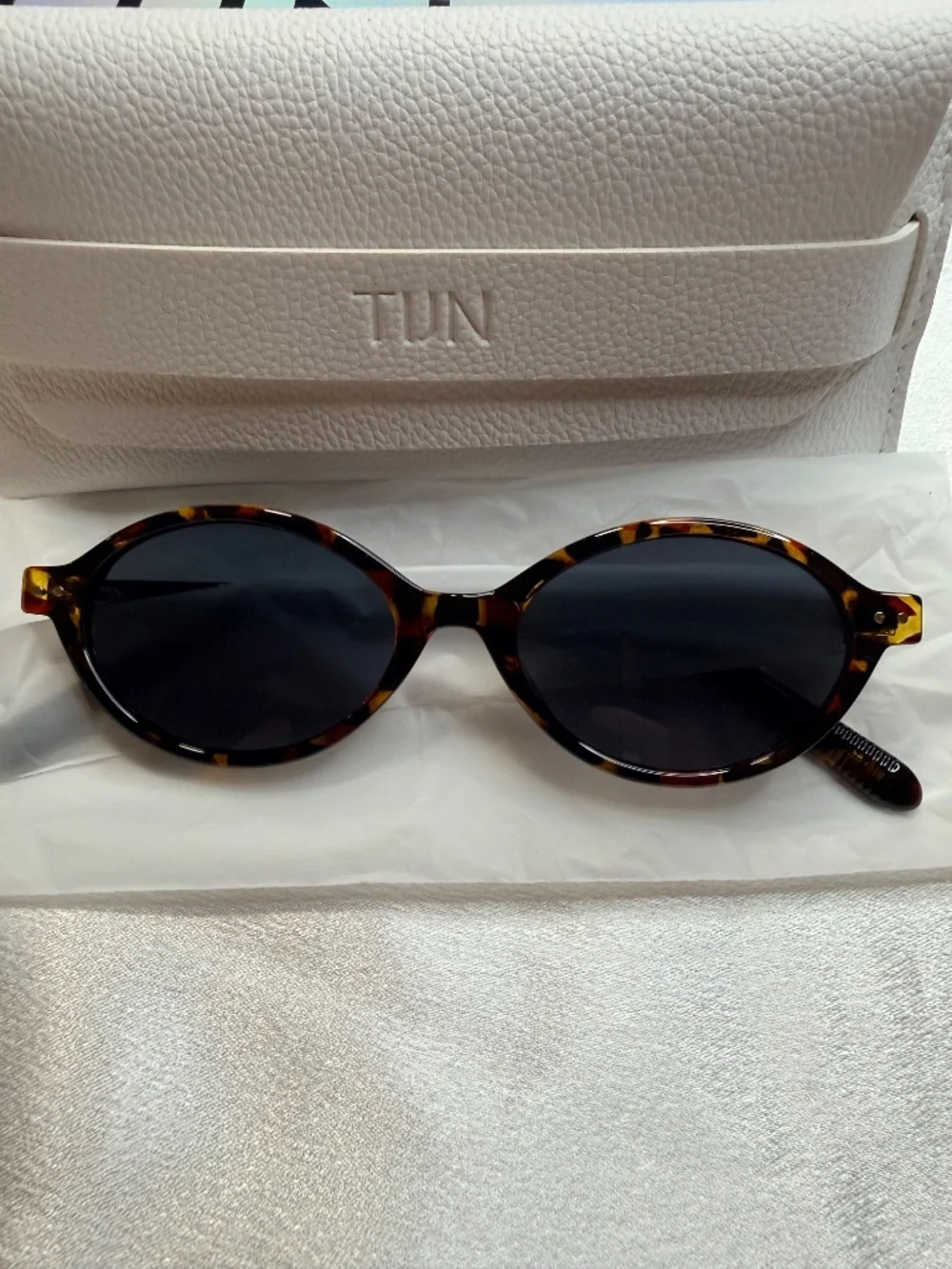 TIJN Round Tortoise Sunglasses New with Case & Box